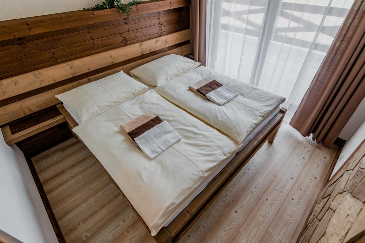 Nestville Apartments Hniezdne Dış mekan fotoğraf
