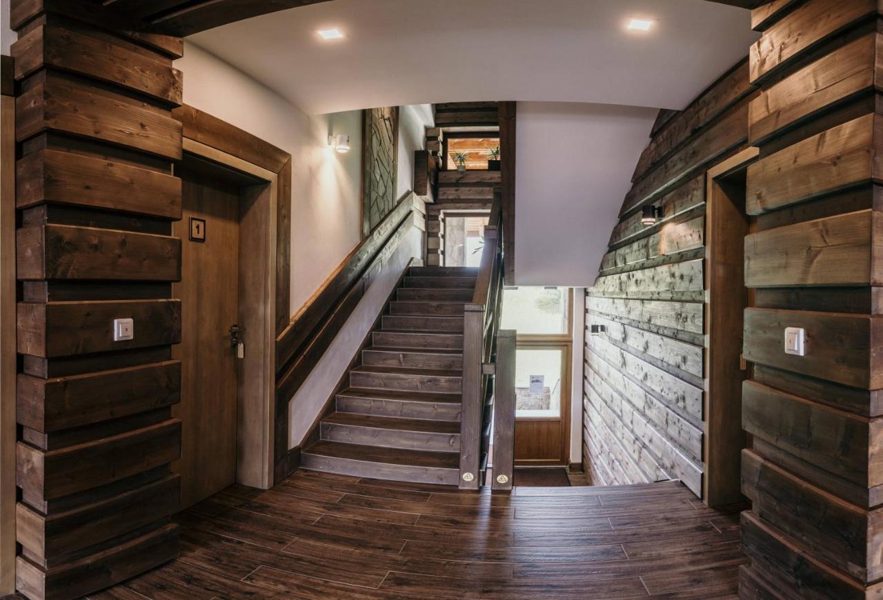 Nestville Apartments Hniezdne Dış mekan fotoğraf